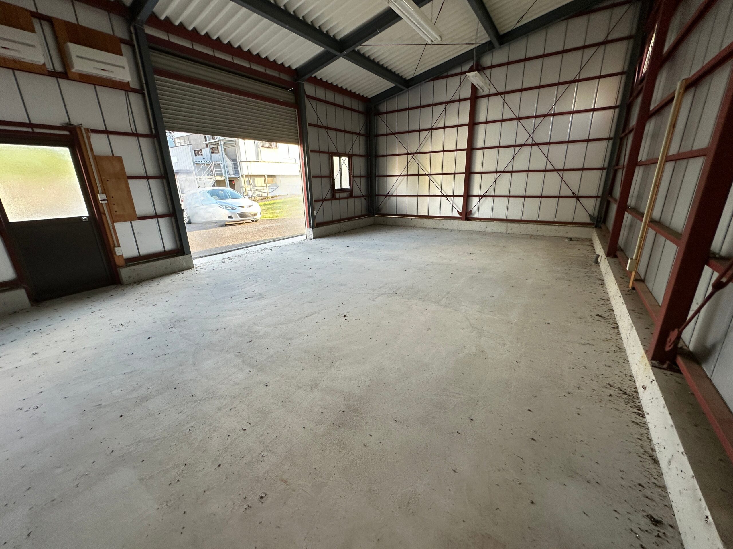 大型トラック搬入OK。IC至近の作業用倉庫