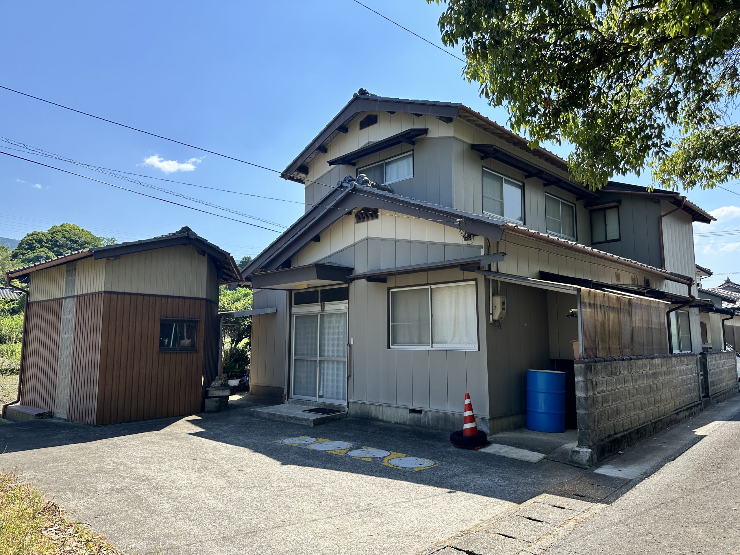 静かな集落にある、大切に手入れされてきた家